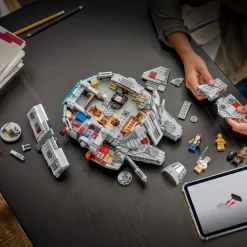 LEGO® Millennium Falcon 75426 – Star Wars SMART Play™